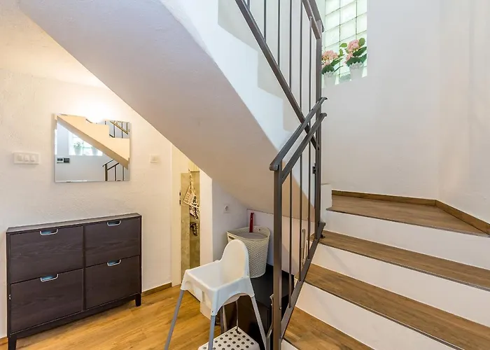 Kuca Za Odmor Dunja Sa Privatnim Bazenom Casa vacanze Omišalj