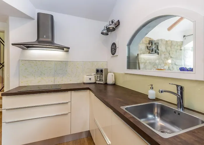Kuca Za Odmor Dunja Sa Privatnim Bazenom Casa vacanze Omišalj