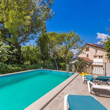 Holiday home Kuca Za Odmor Dunja Sa Privatnim Bazenom Omisalj