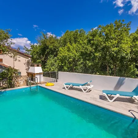 Holiday home Kuca Za Odmor Dunja Sa Privatnim Bazenom