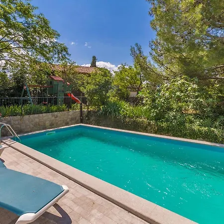 Holiday home Kuca Za Odmor Dunja Sa Privatnim Bazenom