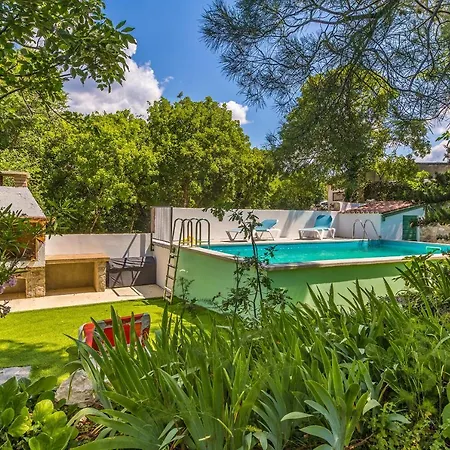 Holiday home Kuca Za Odmor Dunja Sa Privatnim Bazenom *