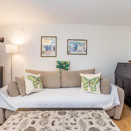 Holiday home Kuca Za Odmor Dunja Sa Privatnim Bazenom Omisalj