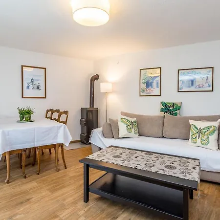 Holiday home Kuca Za Odmor Dunja Sa Privatnim Bazenom
