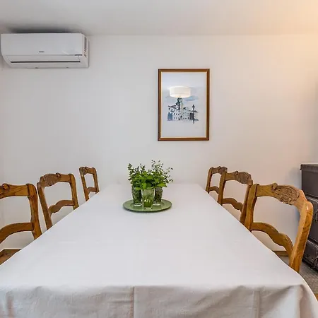 Kuca Za Odmor Dunja Sa Privatnim Bazenom Holiday home Omisalj