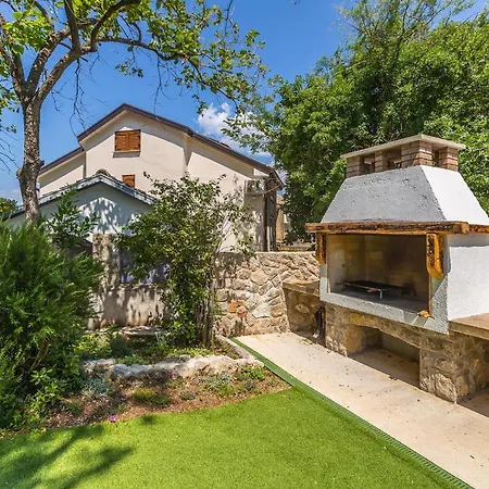 Holiday home Kuca Za Odmor Dunja Sa Privatnim Bazenom