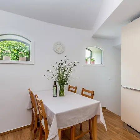 Holiday home Kuca Za Odmor Dunja Sa Privatnim Bazenom *