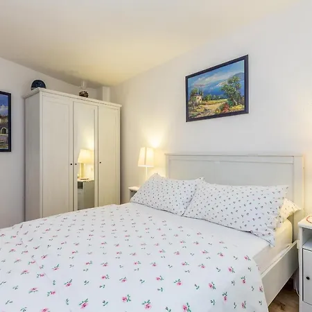 Kuca Za Odmor Dunja Sa Privatnim Bazenom * Omisalj