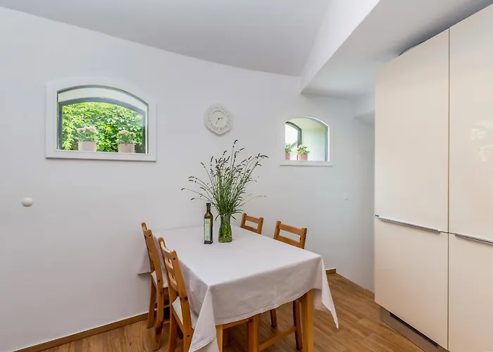 Prázdninový dům Kuca Za Odmor Dunja Sa Privatnim Bazenom *